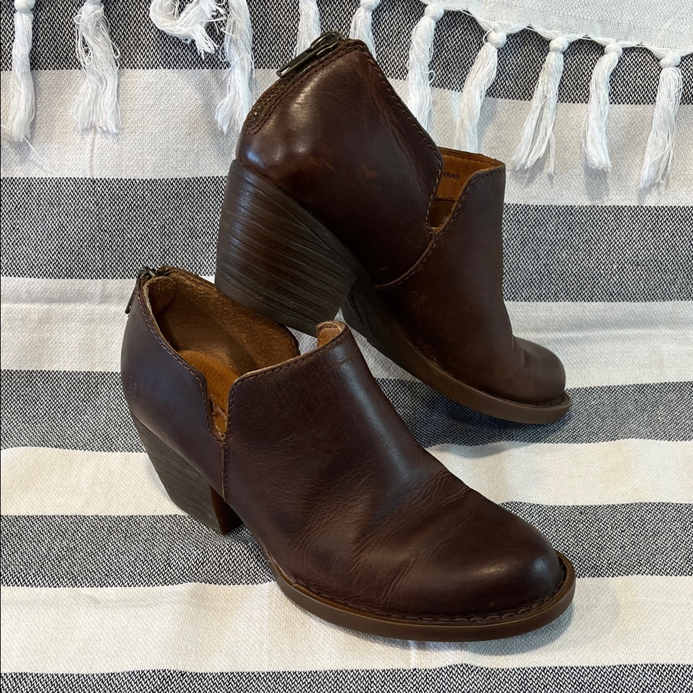 BORN Antonia Brown Oiled Leather Zip Ankle Bootie, Size 6.5 F14206 CQH16